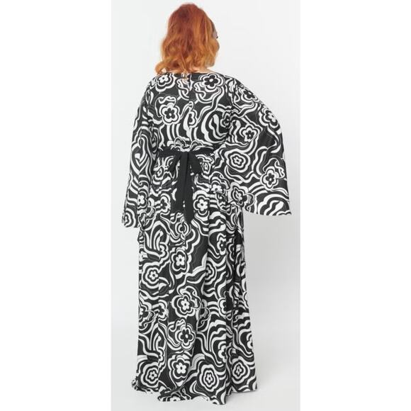Unique Vintage Smak Parlour Black Psychedelic Floral Belted Caftan 1X NWOT - Picture 3 of 10